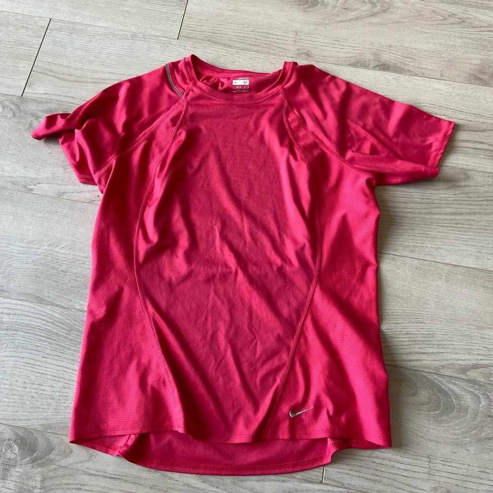 Nike Nike Pink Short Sleeve Athletic Shirt Size M / US 6-8 / IT 42-44 - 1 Thumbnail