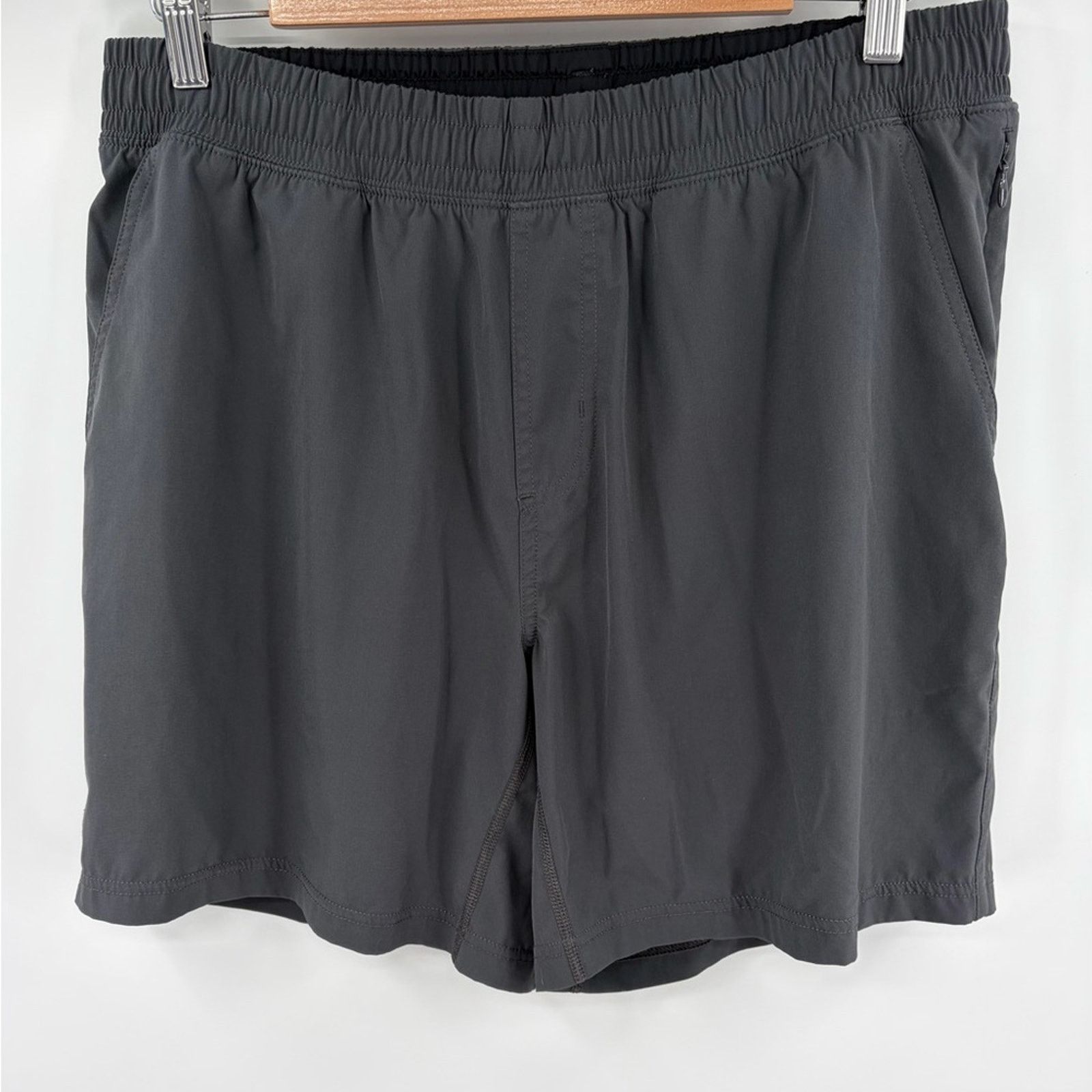 Rhone Rhone men’s gray 7” lined training performance short size L Size US 32 / EU 48 - 1 Thumbnail