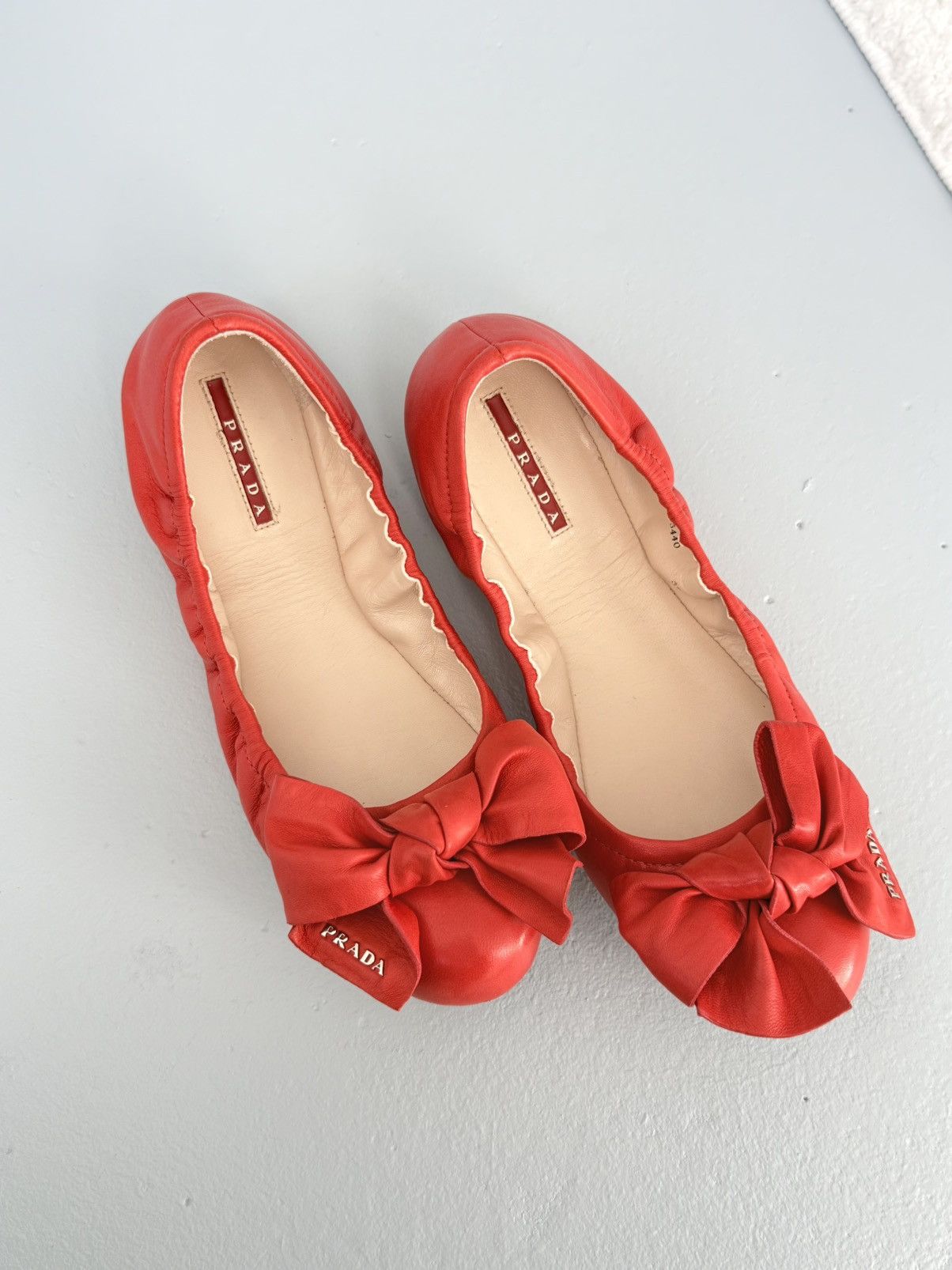 Prada Prada Coral Red Leather Bow Logo Scrunch Ballet Flats Size US 9 / IT 39 - 7 Thumbnail
