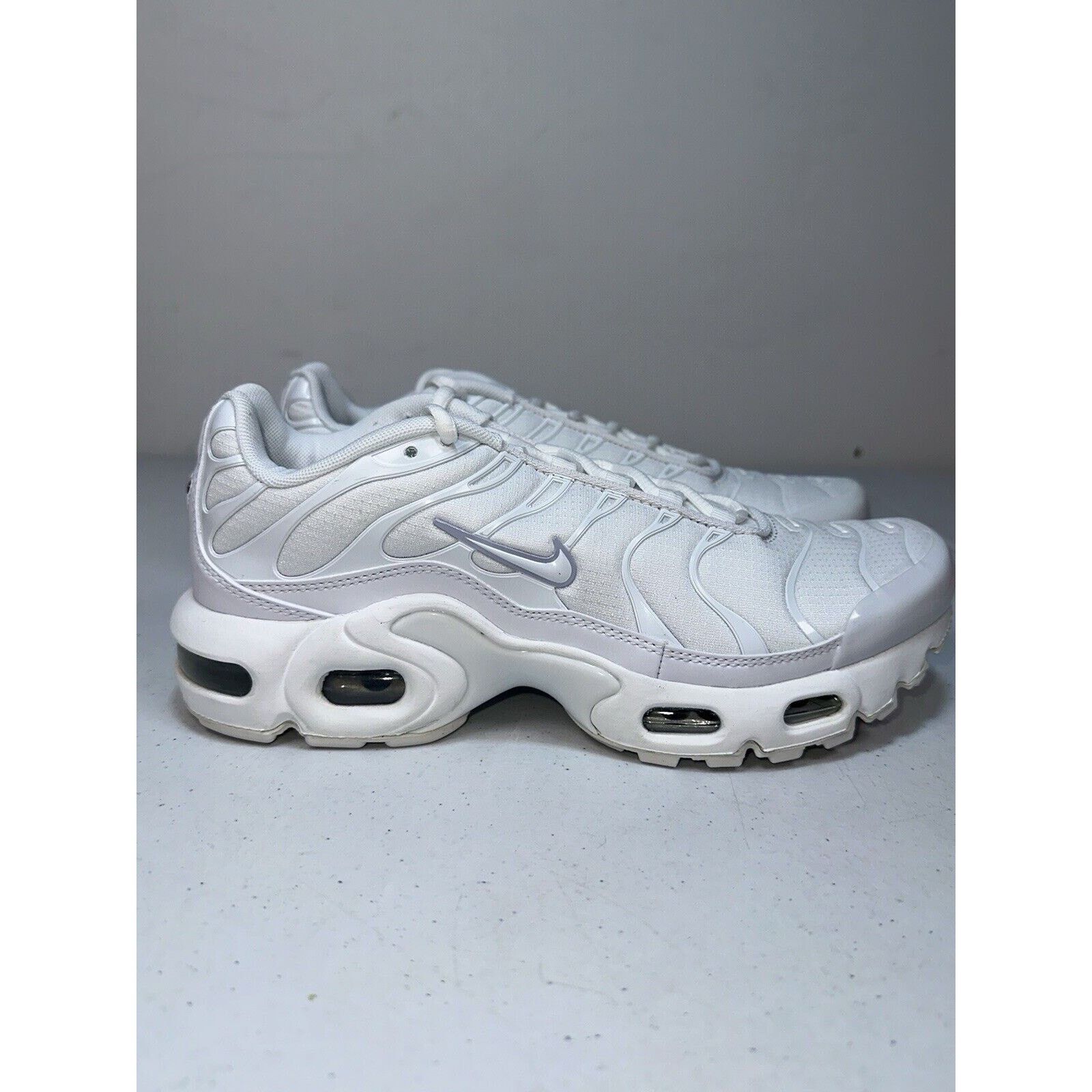 Nike Nike Air Max Plus Womens Size 4Y/5.5 Women’s CW7044-100 Size US 4 / IT 34 - 1 Thumbnail