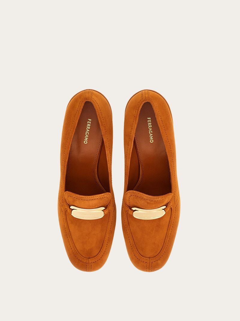 Salvatore Ferragamo o1s1rm0126 Suede Kitten Heel Loafers in Orange Size US 7 / IT 37 - 2 Thumbnail