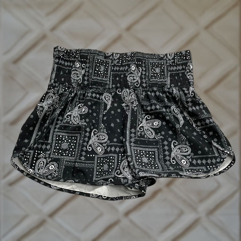 Vintage No Boundaries Active Shorts Women Juniors Medium Black White Pasiley Running 29x2 Size 32" / US 10 / IT 46 - 1 Thumbnail