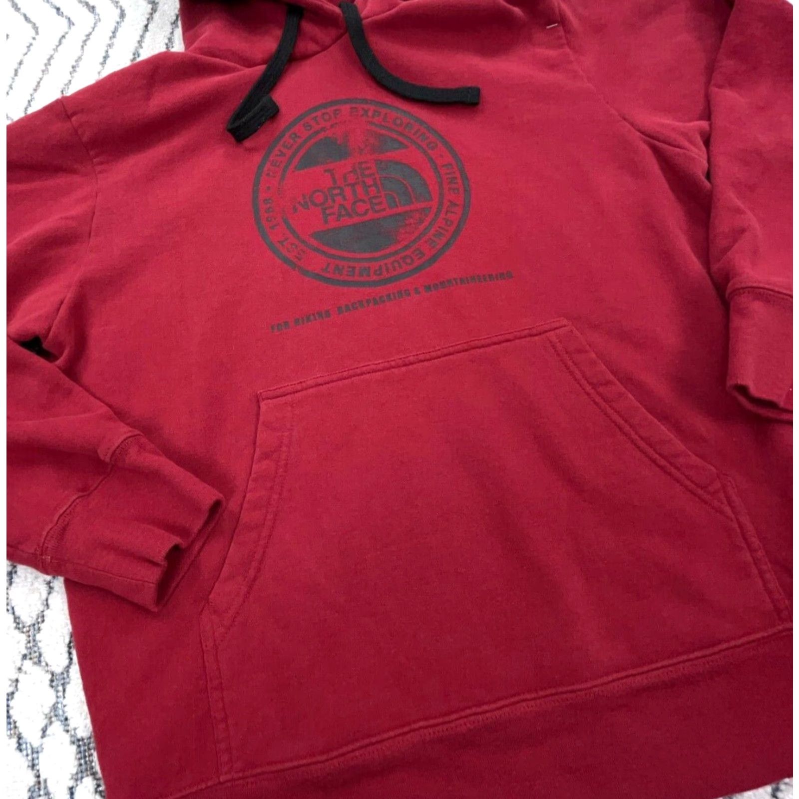 The North Face The North Face Hoodie Men Medium Red Black Fleece Graphic Print Hooded Pocket Sweatshirt Size US M / EU 48-50 / 2 - 3 Thumbnail