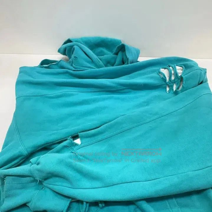 Balenciaga Balenciaga Distressed Hooded Sweatshirt in Sky Blue. Size US XXS / EU 40 - 9 Thumbnail