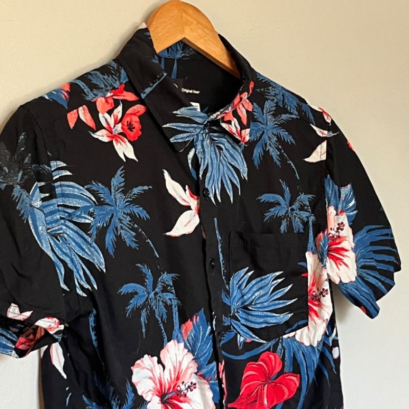 Designer Hawaiian Shirt & Hooded Knit Sweater Size US S / EU 44-46 / 1 - 2 Thumbnail