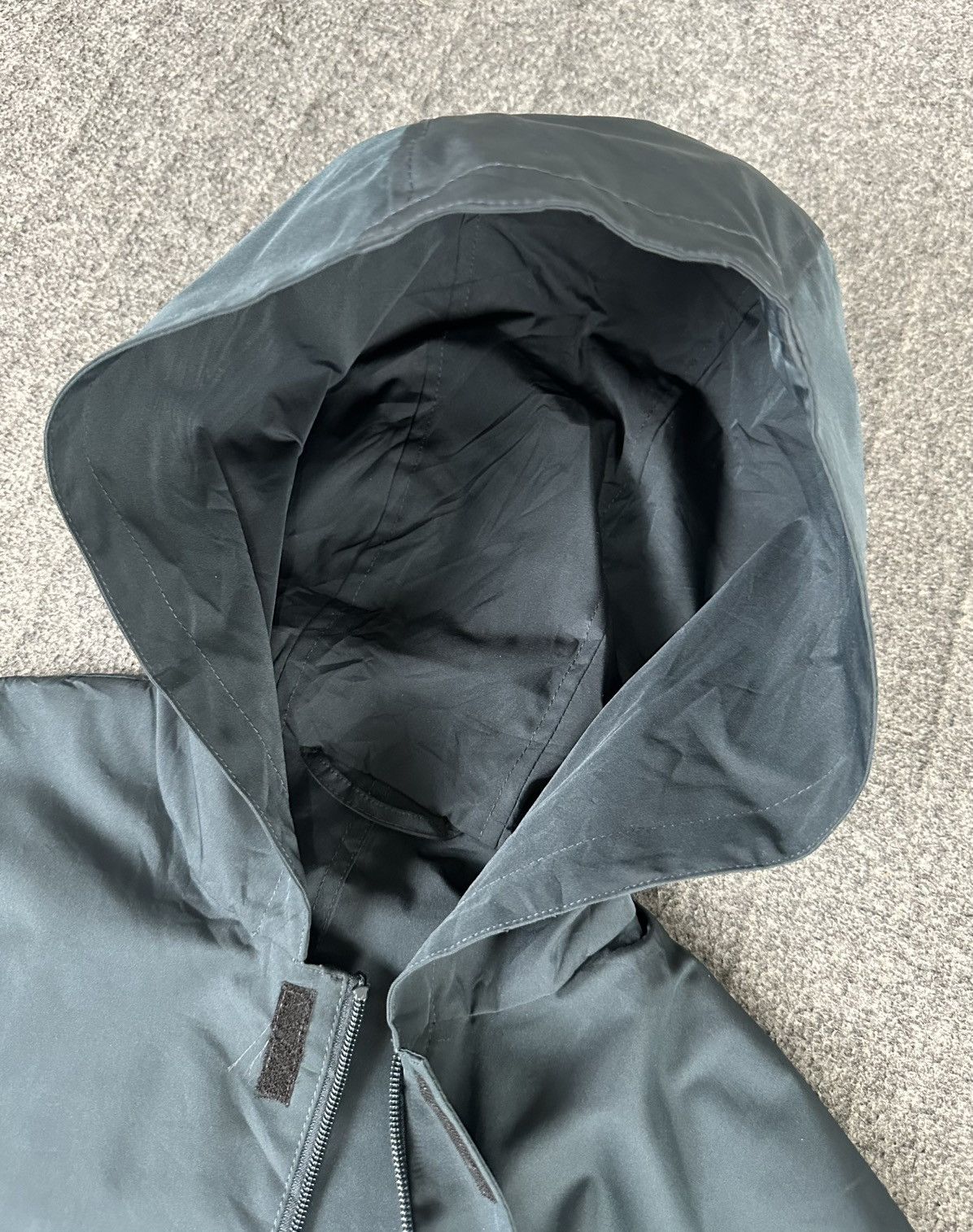Prada Prada - Nylon PU Resin Coated Zipped Hooded Jacket - Red Tab Size US L / EU 52-54 / 3 - 10 Thumbnail