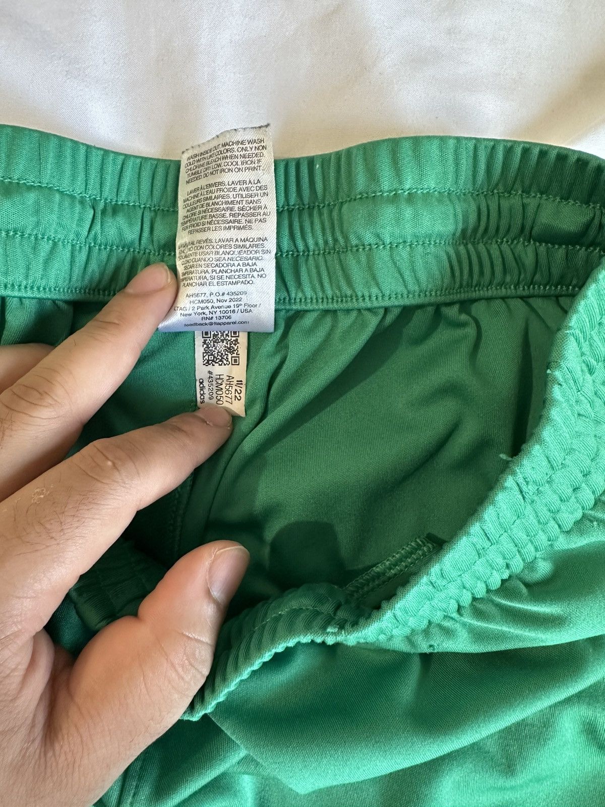 Adidas Adidas shorts size small Size US 30 / EU 46 - 3 Thumbnail