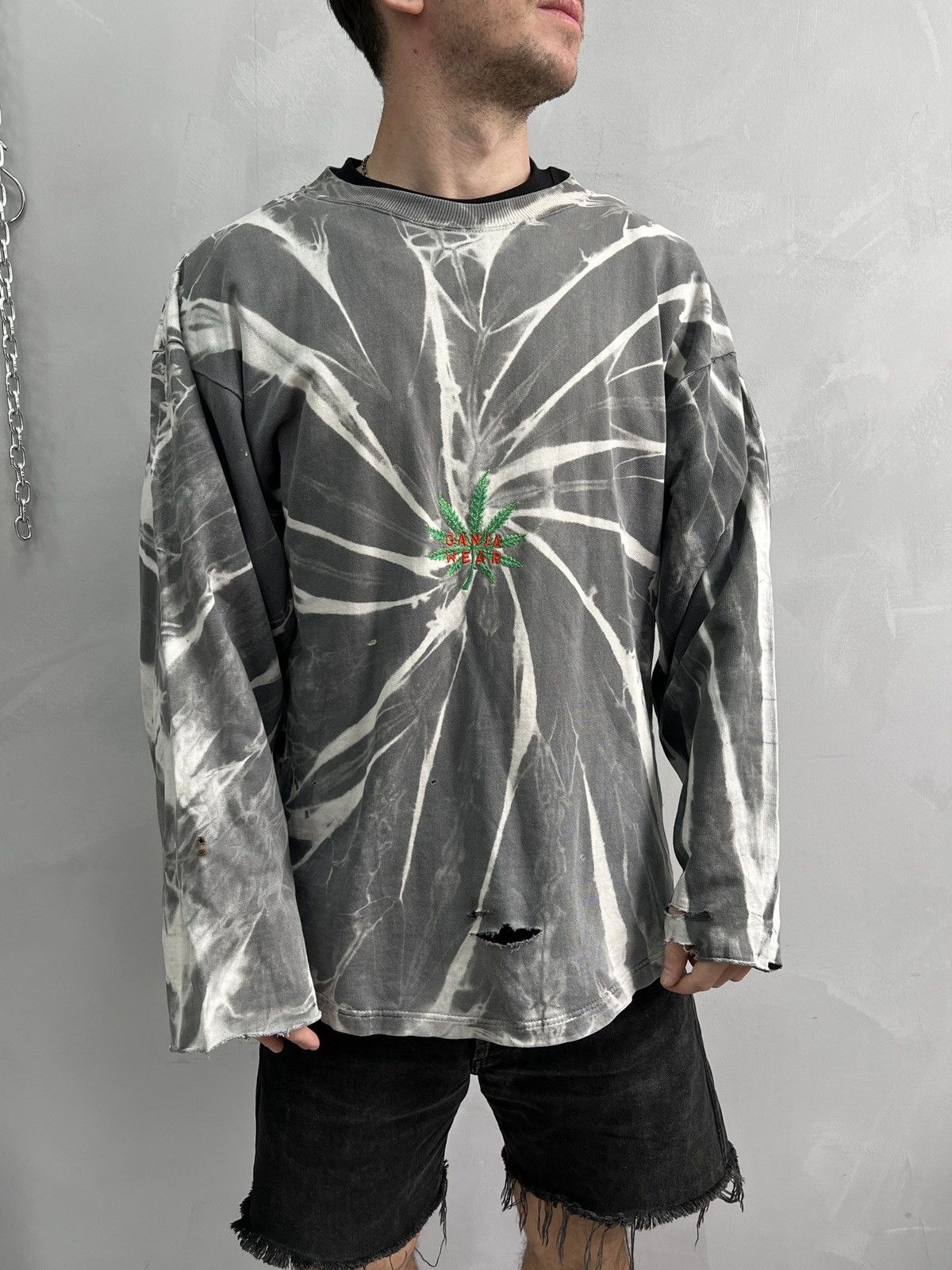 Band Tees Vintage 90s Kurt Cobain style faded ganja wear sweatshirt Size US L / EU 52-54 / 3 - 1 Thumbnail