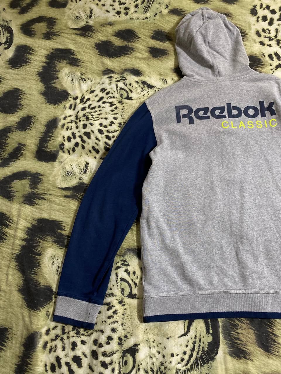 Reebok × Vintage Rare Vintage Reebok Big Logo Essentials Sweatshirt Size US L / EU 52-54 / 3 - 8 Thumbnail