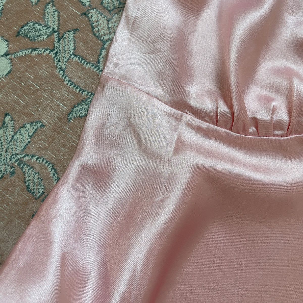 Victoria's Secret Romantic Pink Satin Top (Medium) Size M / US 6-8 / IT 42-44 - 12 Thumbnail