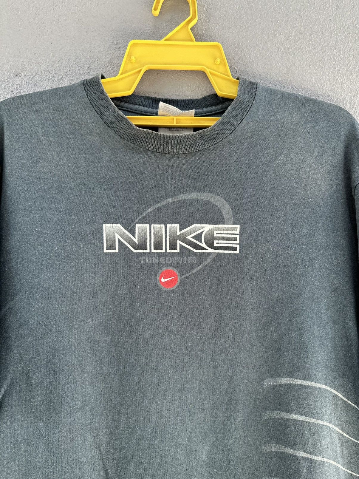 Nike Thrashed Vintage Nike Tuned Air Sportwear Sun Faded Usa Tee Size US M / EU 48-50 / 2 - 3 Thumbnail