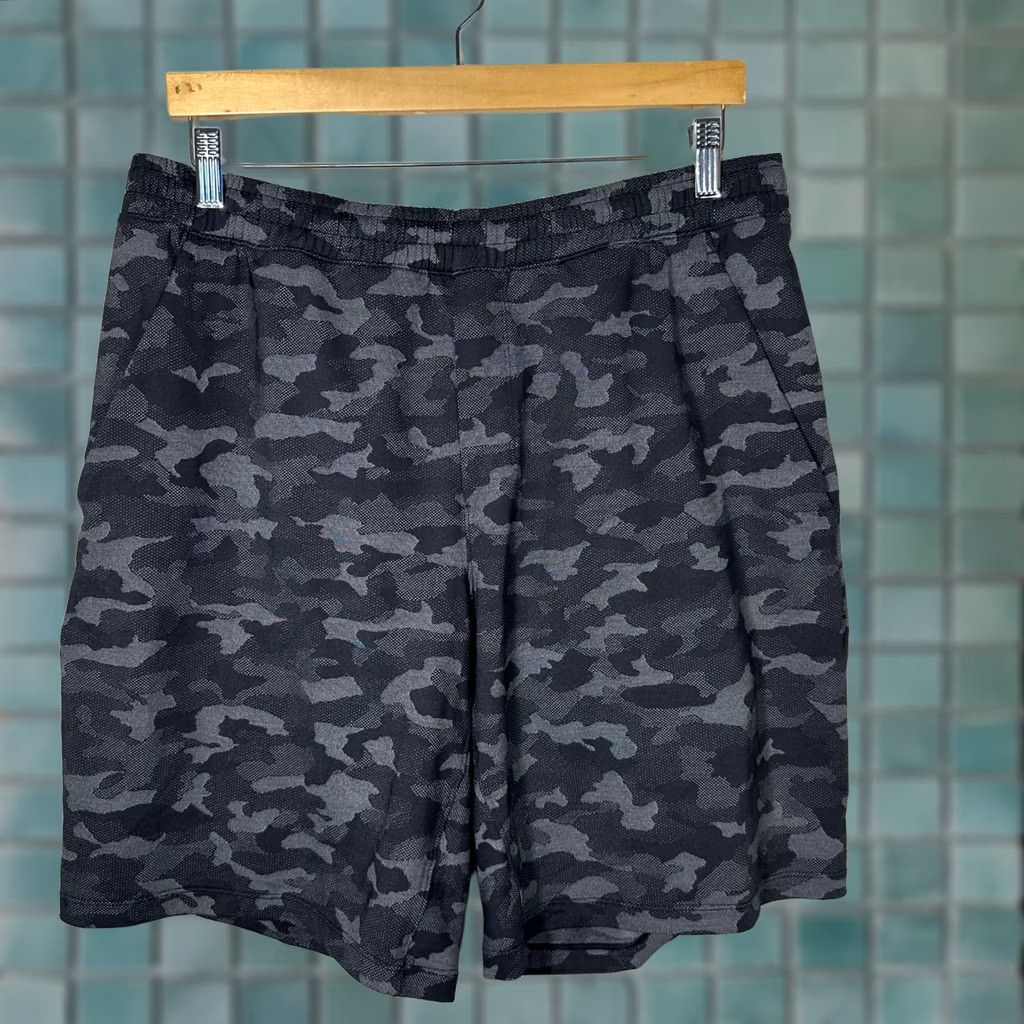 Lululemon Lululemon Mens XL Camo Athletic Shorts Grey Black Textured Drawstring Training Size US 36 / EU 52 - 1 Thumbnail