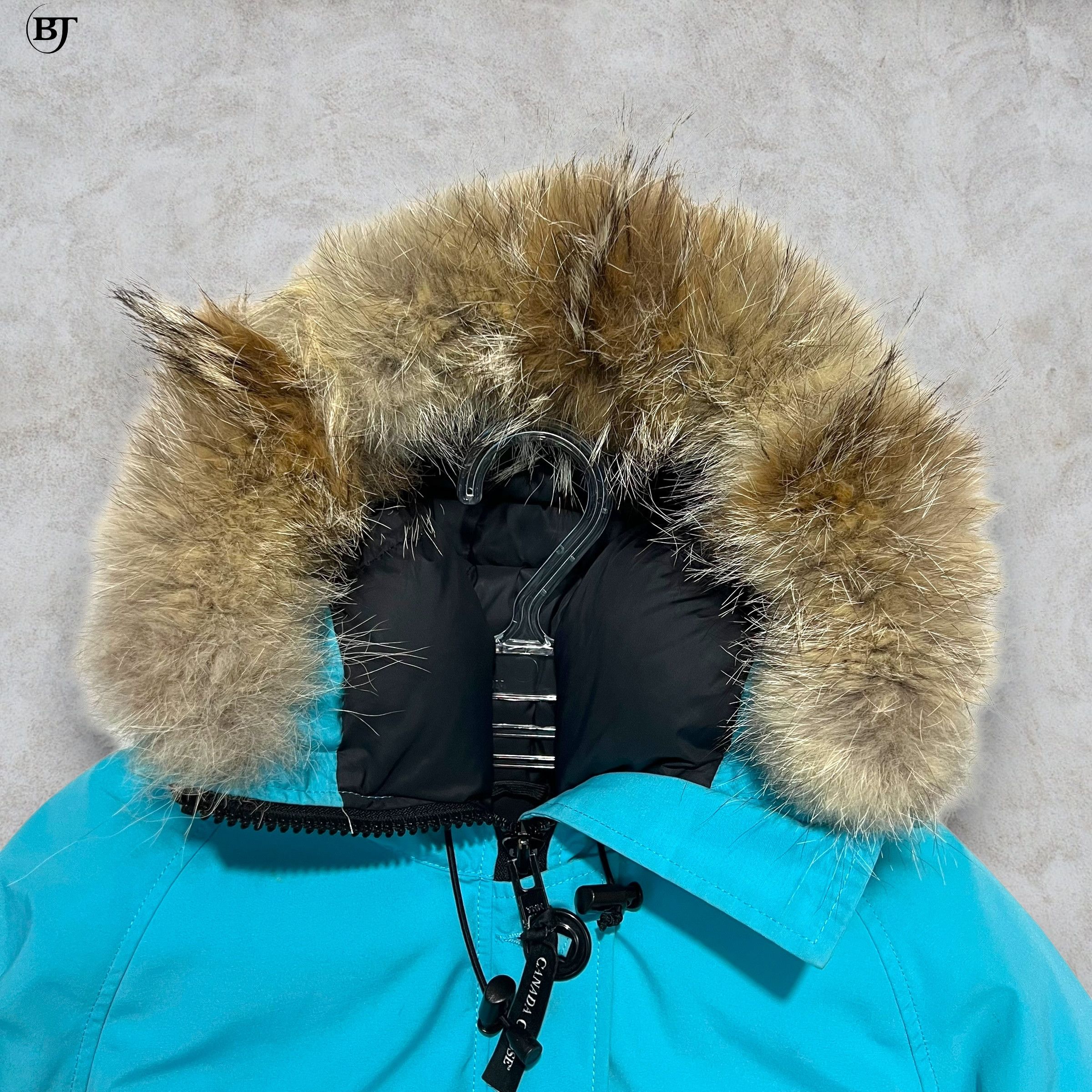 Canada Goose Ganada Goose women’s chilliwack Iceberg bomber parka Size L / US 10 / IT 46 - 14 Thumbnail