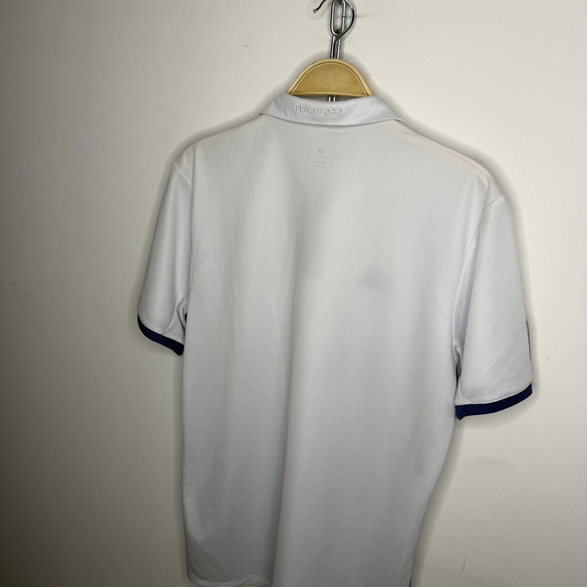 Adidas Real Madrid 2016/17 Tshirt Jersey Size US M / EU 48-50 / 2 - 10 Thumbnail