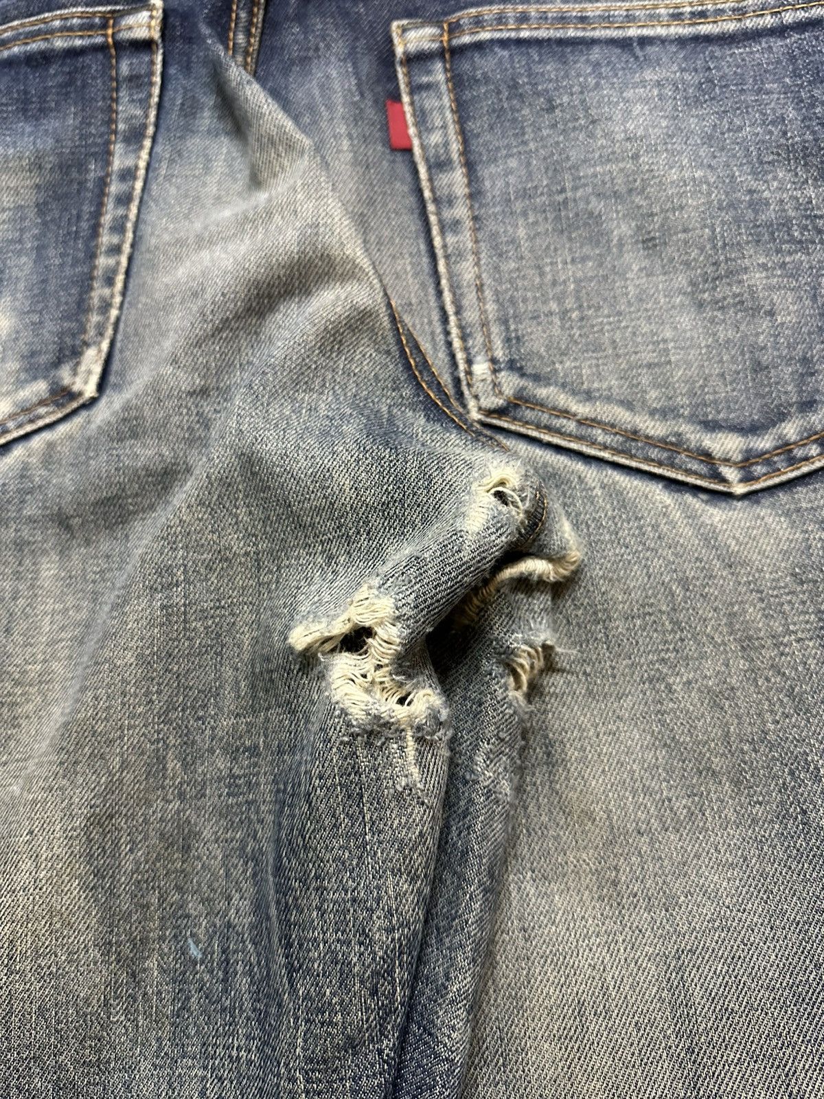 Japanese Brand Vintage Japanese Blue Faded Wash Clawmark Whisker Baggy Fit Size US 30 / EU 46 - 8 Thumbnail