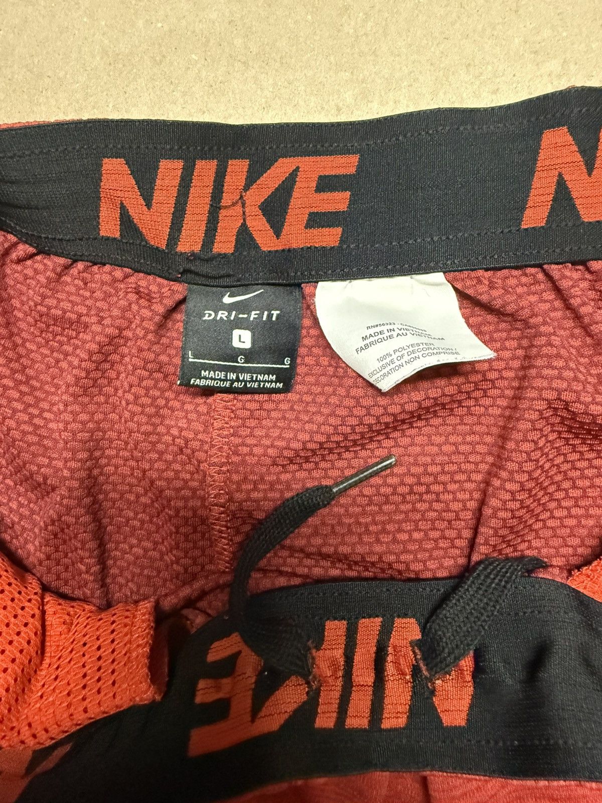 Nike Nike DriFit Basketball Workout Shorts Red size L Large Rare! Size US 36 / EU 52 - 3 Thumbnail