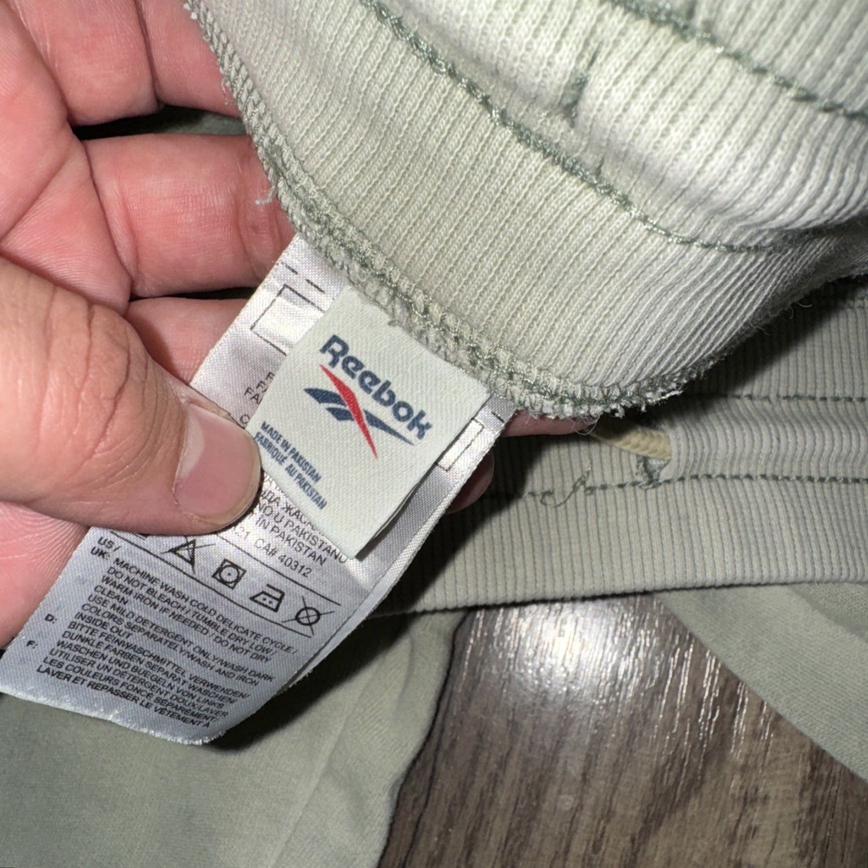 Reebok VINTAGE? Wait, item not vintage. So: Reebok Sweatpants Women XS Green Activewear Comfort Pants 26X25 Made In Pakistan Size 26" / US 2 / IT 38 - 5 Thumbnail