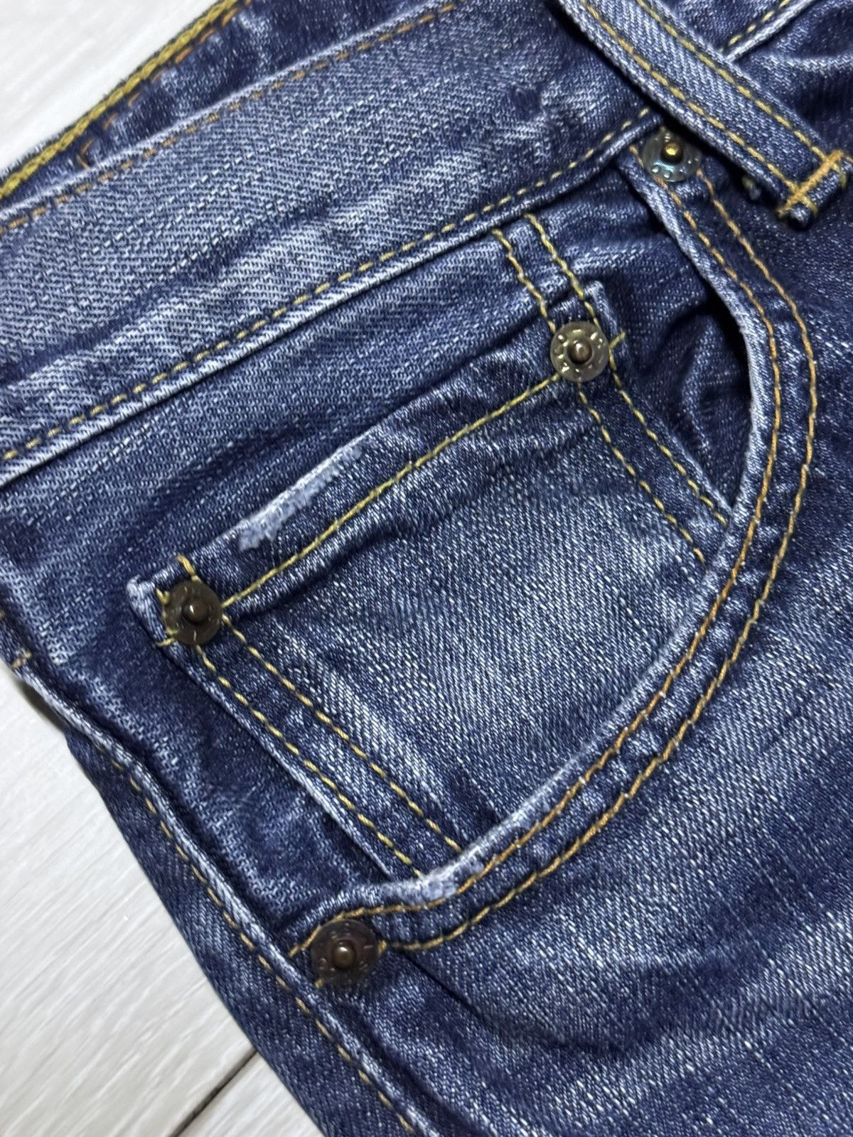 Levi's Vintage Levis 702 90s Faded Wash Distressed Straight Jeans Size US 32 / EU 48 - 12 Thumbnail