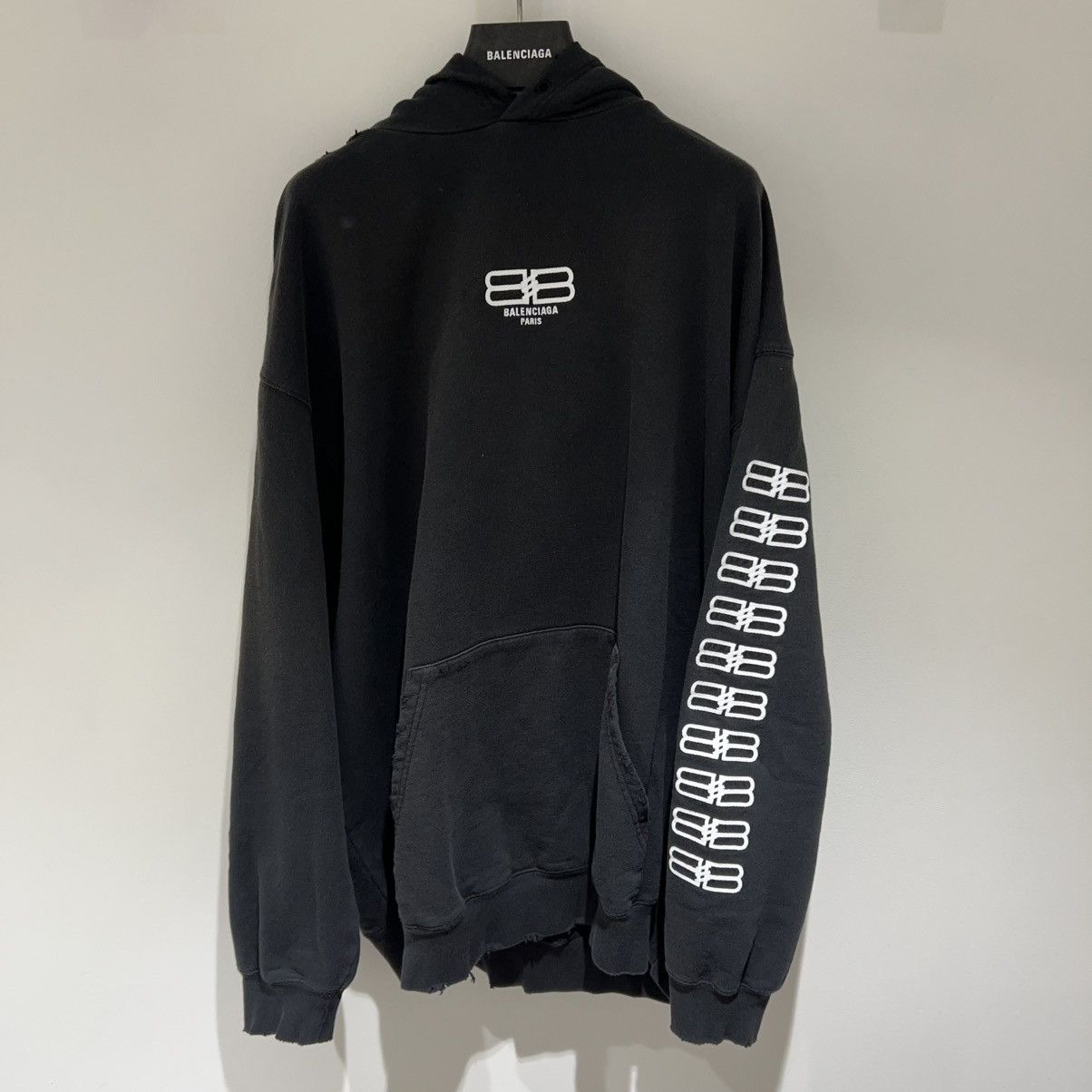 Balenciaga Balenciaga Oversized Distressed Hoodie Size US L / EU 52-54 / 3 - 2 Thumbnail
