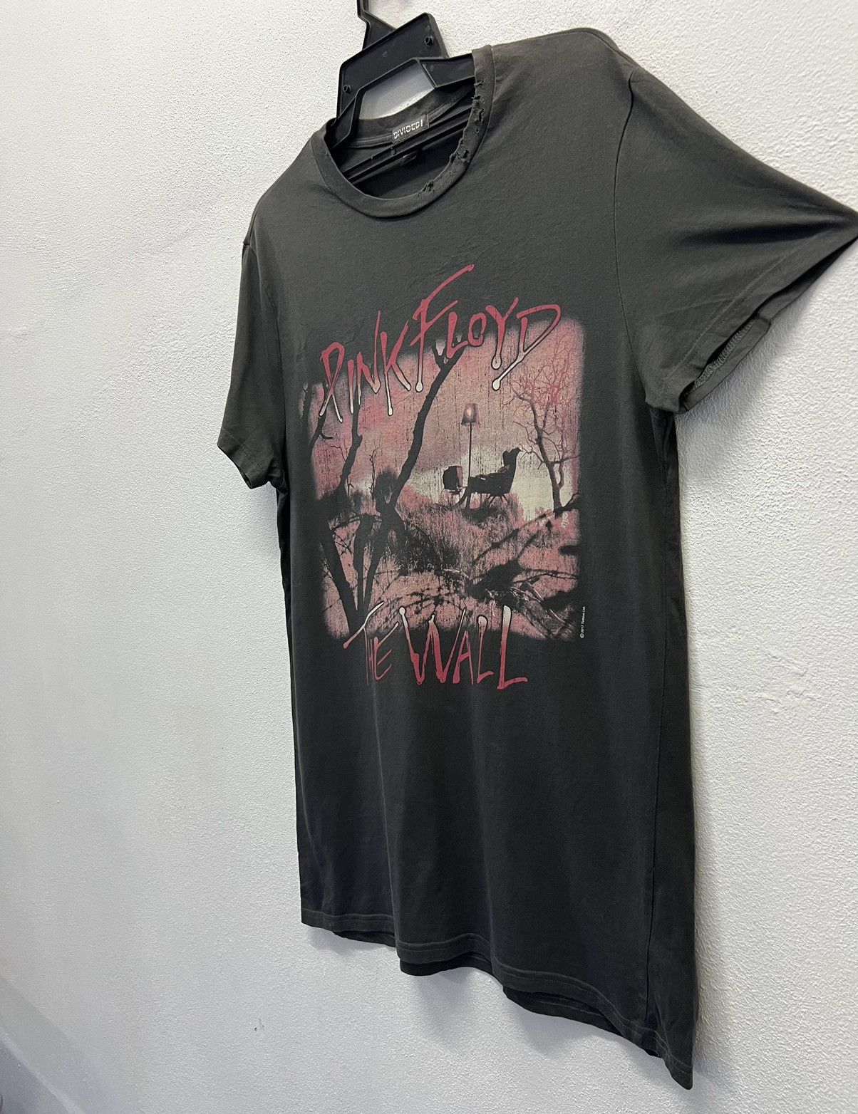 Divided × H&M 🔥grailsale🔥 DIVIDED H&M PINKFLOYD THE WALL SHIRT Size US M / EU 48-50 / 2 - 5 Thumbnail
