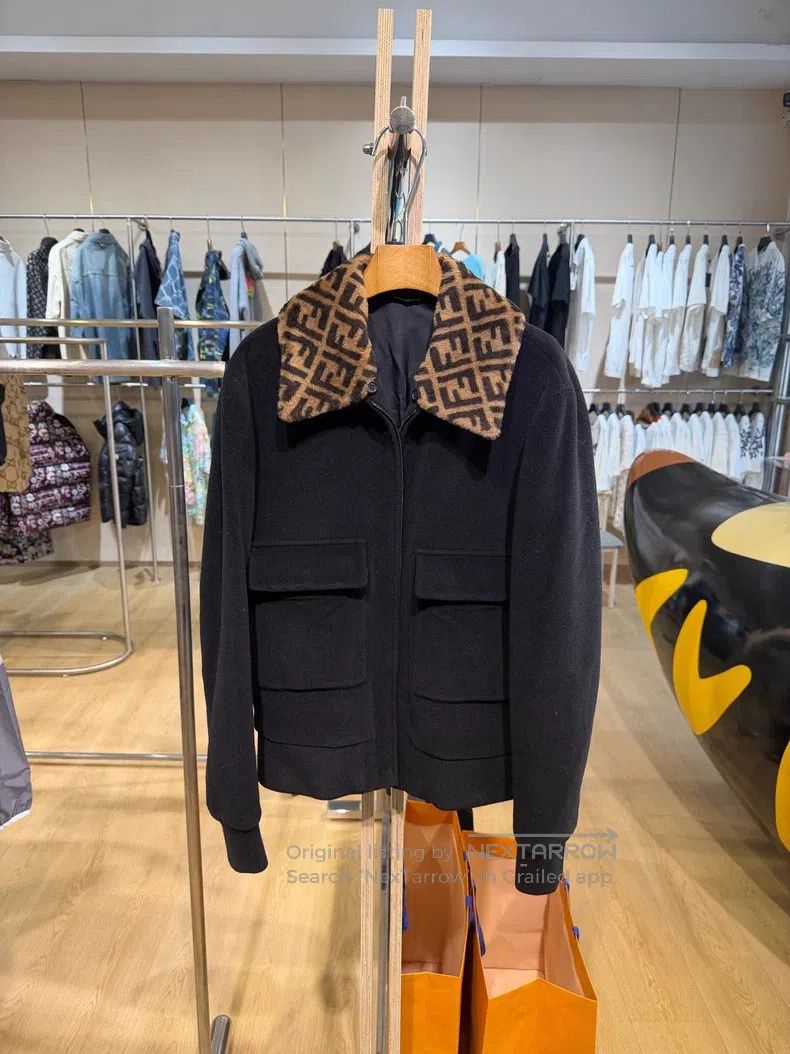 Fendi Fendi Fur Collar Logo Wool Jacket Size US M / EU 48-50 / 2 - 1 Thumbnail