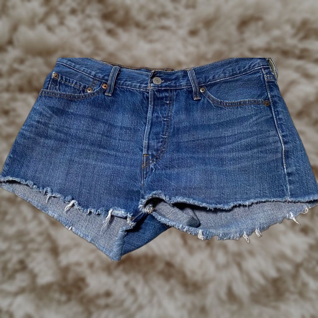 VINTAGE Levi's Shorty Shorts Womens 501 Button Fly Cut Off Raw Hem Denim Sz 29 90s Jeans Womens