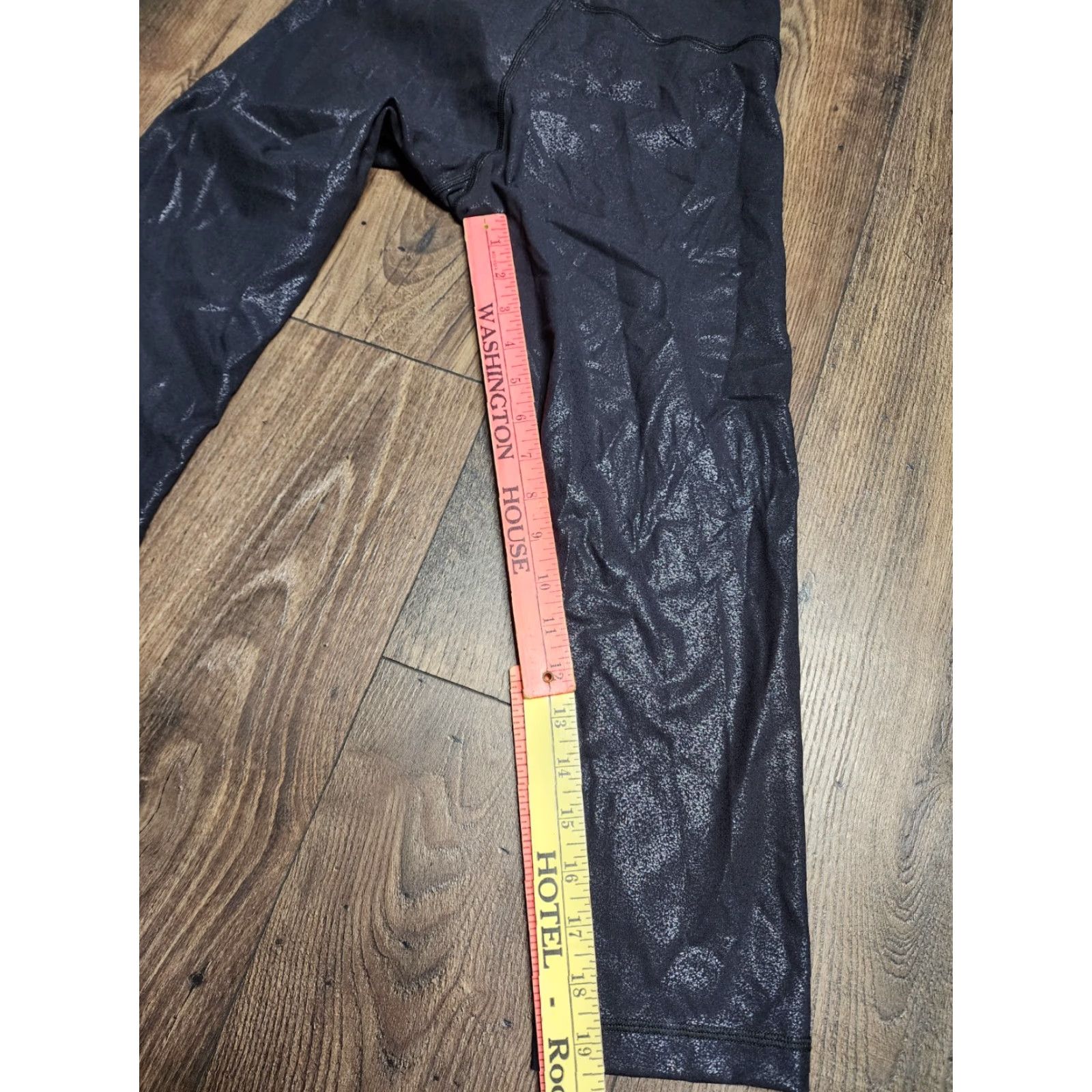 Lululemon VINTAGE Lululemon Wunder Under Crop Leggings Women Size 6 Black Foil 21" High-Rise Activewear Size 28" / US 6 / IT 42 - 3 Thumbnail
