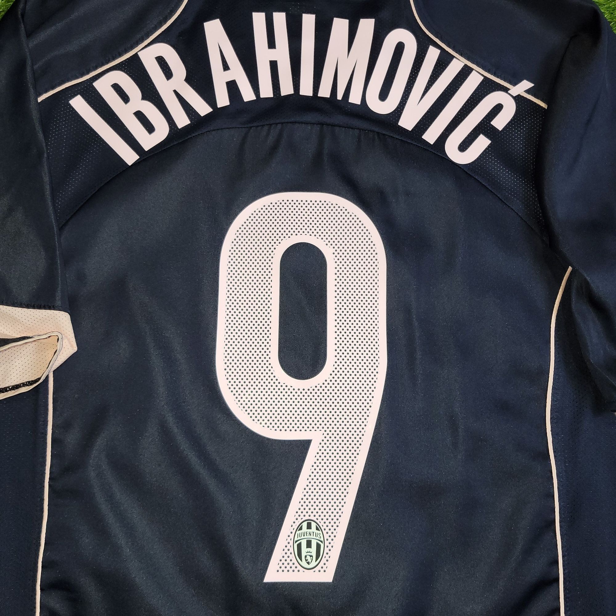 Ibrahimovic Juventus 2004 2005 Away Soccer Jersey Shirt L