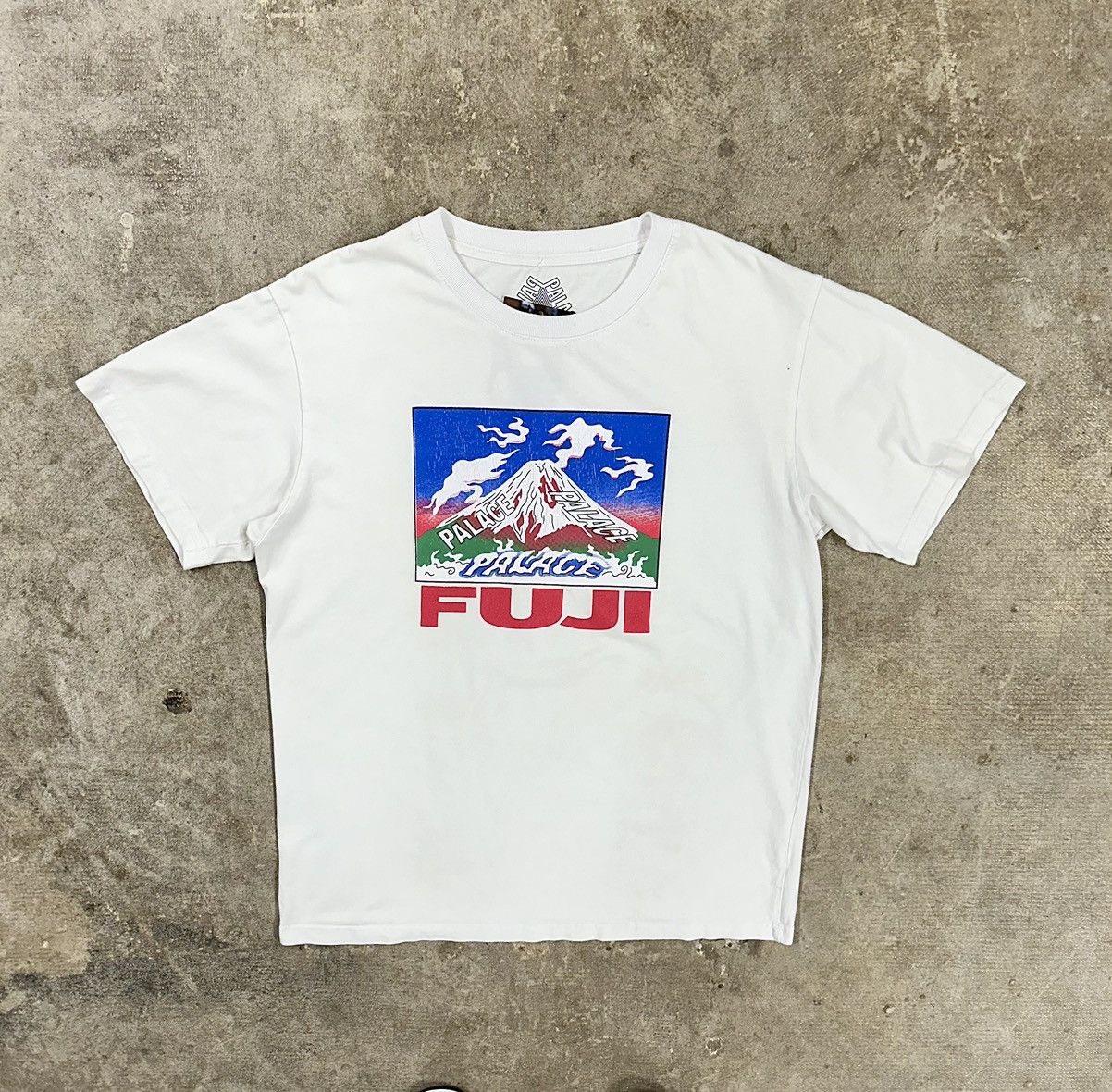 Palace Palace Fuji Mountain Japan Exclusive T-Shirt Size US L / EU 52-54 / 3 - 1 Thumbnail