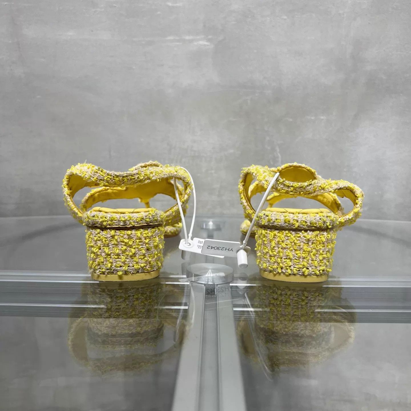 Chanel Chanel Yellow Tweed CC Logo Sandals EUR37 Size US 6.5 / IT 36.5 - 6 Thumbnail