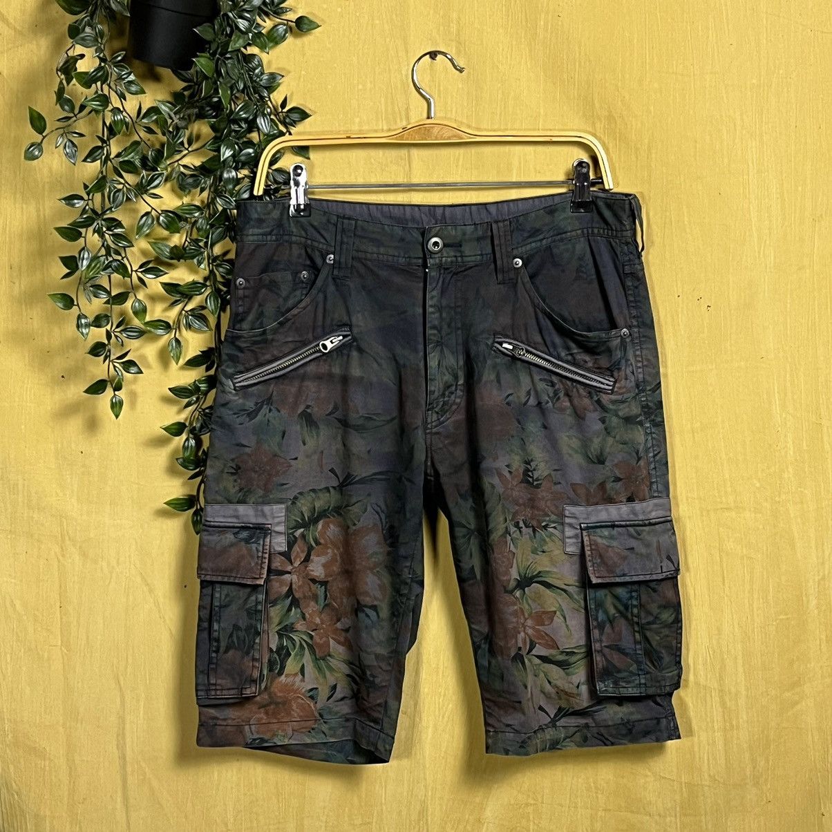 Japanese Brand JapaneseBrand Lyric cargo Short pant Size US 33 - 1 Thumbnail