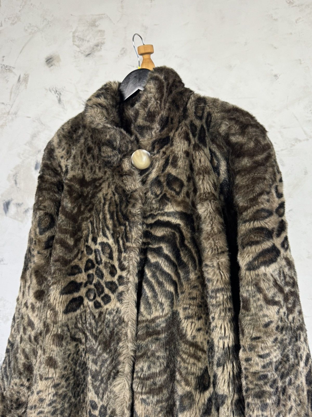 Bally Vintage Bally Boutique Leopard Faux Fur Coat Size M - L Size M / US 6-8 / IT 42-44 - 4 Thumbnail