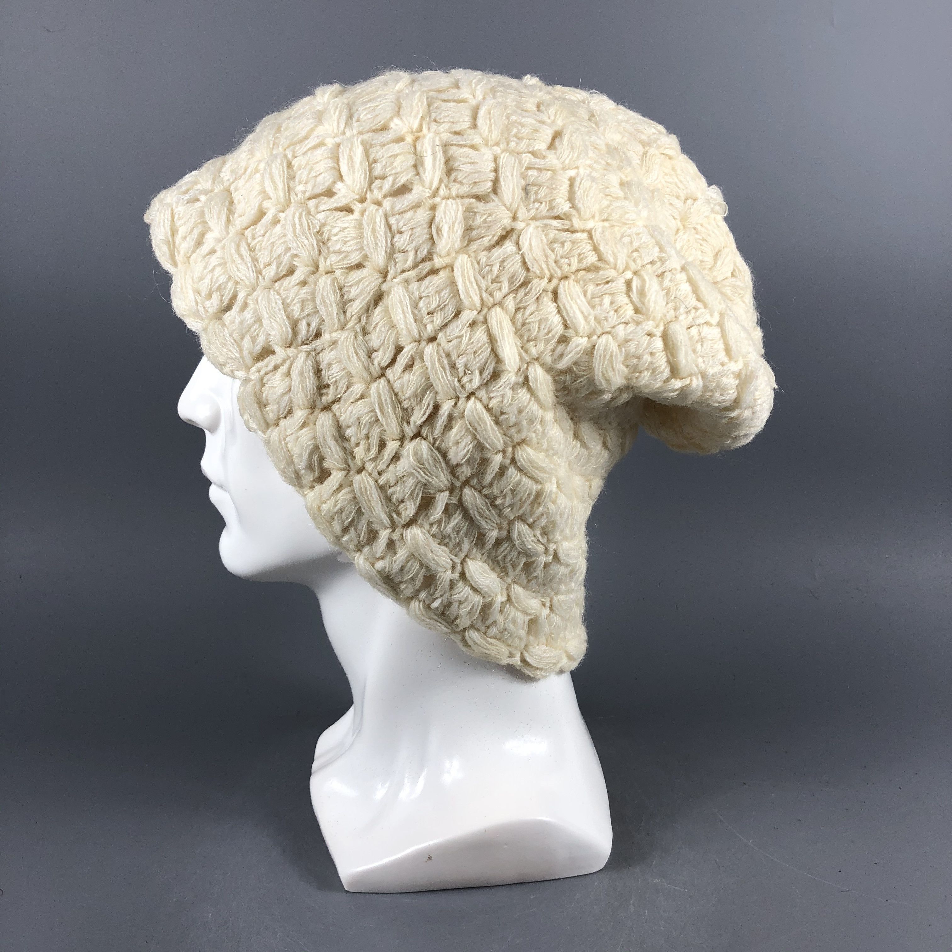 Vintage Womens Unknown Knit White Beanie Snow Hat Snow Cap -D1305 Size ONE SIZE - 1 Thumbnail