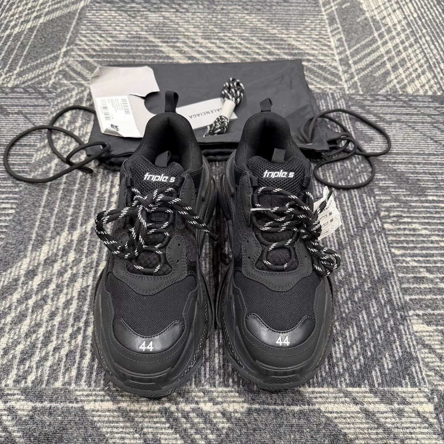Balenciaga Balenciaga Triple S Low-Top Sneakers 44 Size US 5 / EU 37 - 1 Thumbnail