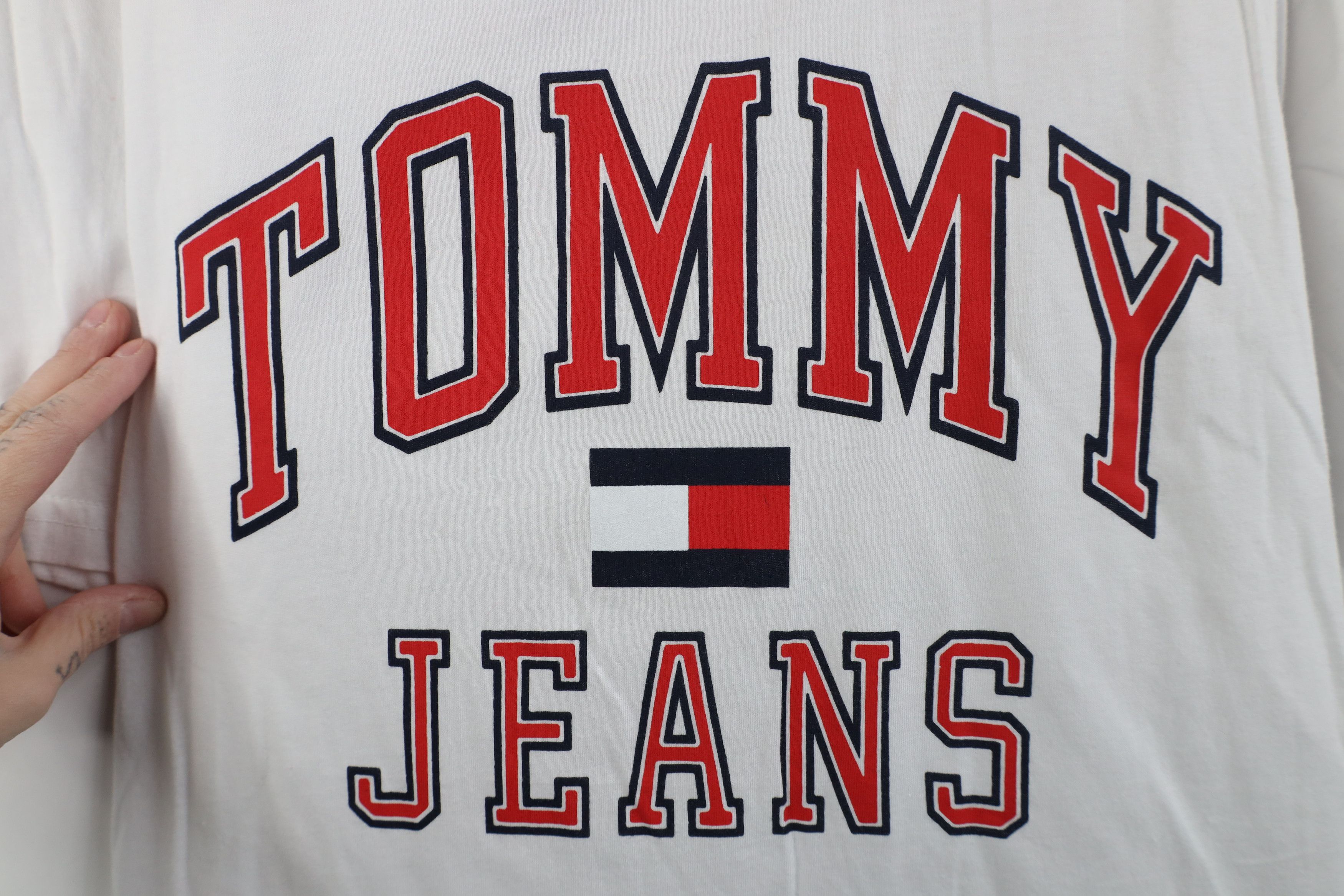 Tommy Hilfiger Vintage Y2K Tommy Hilfiger Big Logo Patch T-Shirt White Size US XXL / EU 58 / 5 - 5 Thumbnail