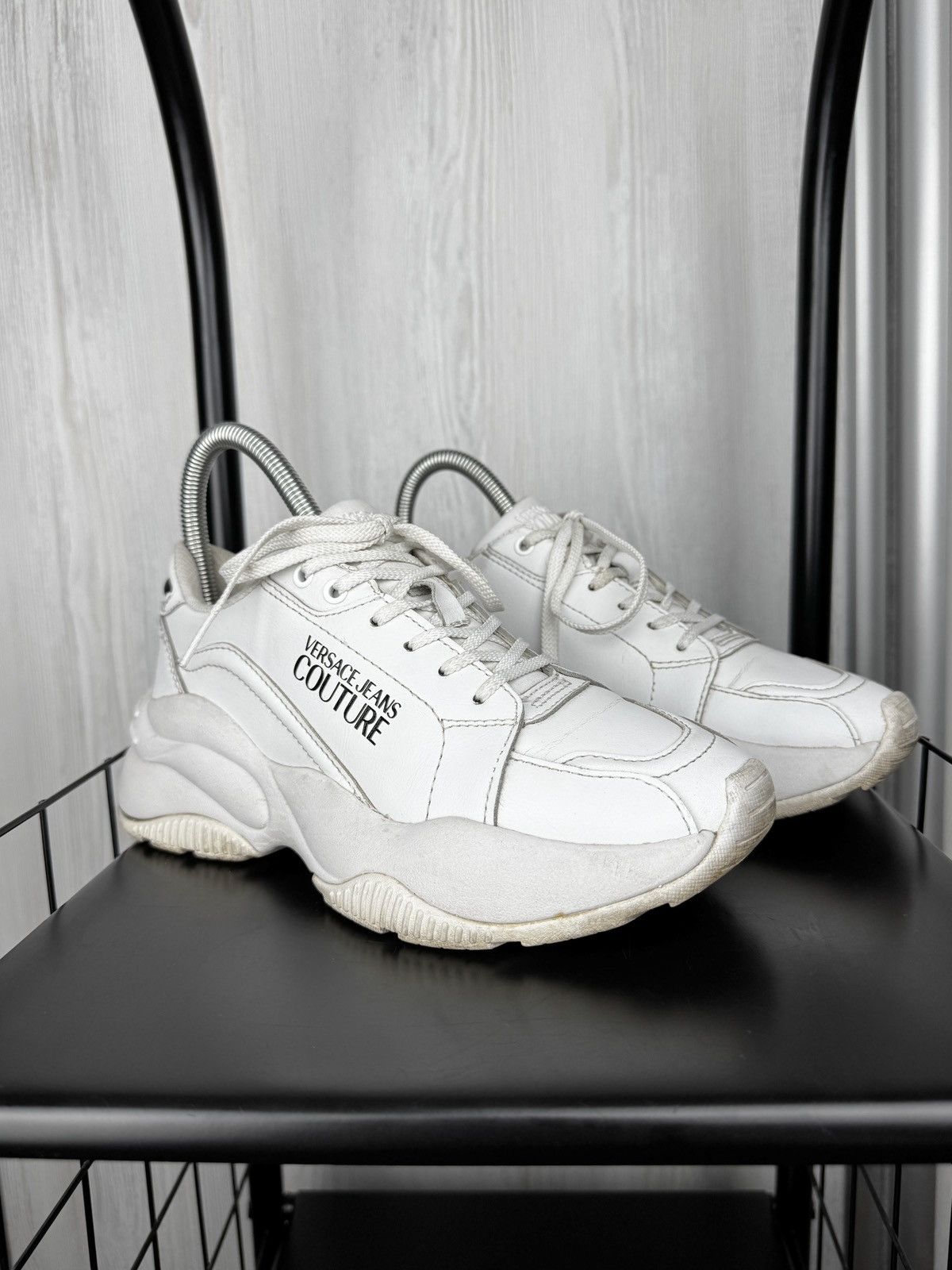Versace Jeans Couture Versace Jeans Couture white big logo low top sneakers 37 Size US 7 / IT 37 - 6 Thumbnail