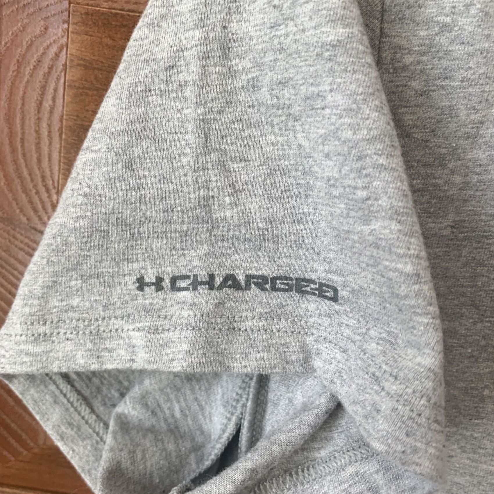 Under Armour Under Armour Women UA Heatgear V-Neck T-Shirt Grey Medium NWT Logo Short Sleeve Gym Training 100% Cotton Size M / US 6-8 / IT 42-44 - 5 Thumbnail