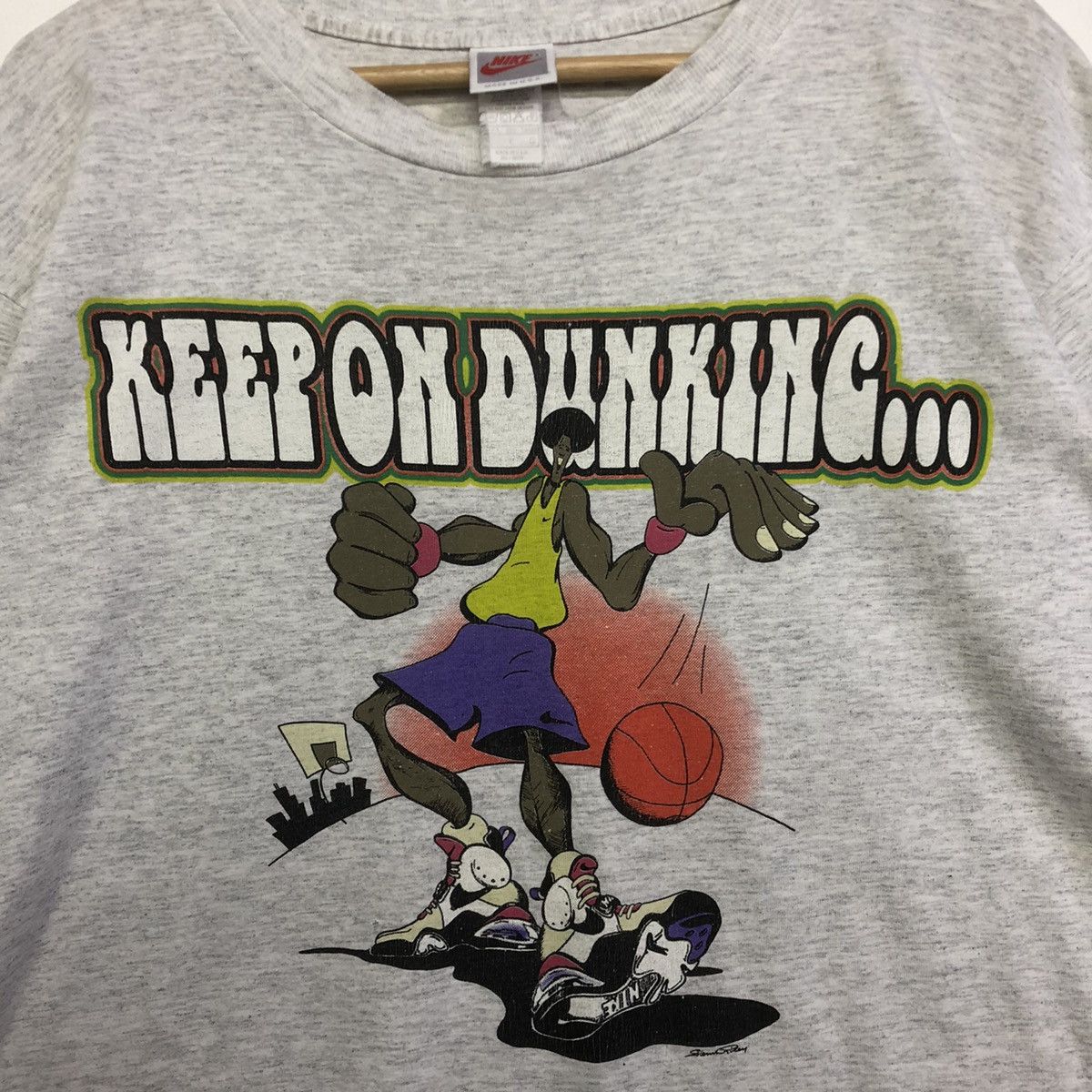 Nike VINTAGE NIKE KEEP ON DUNKING GRAFITI TSHIRT Size US L / EU 52-54 / 3 - 5 Thumbnail