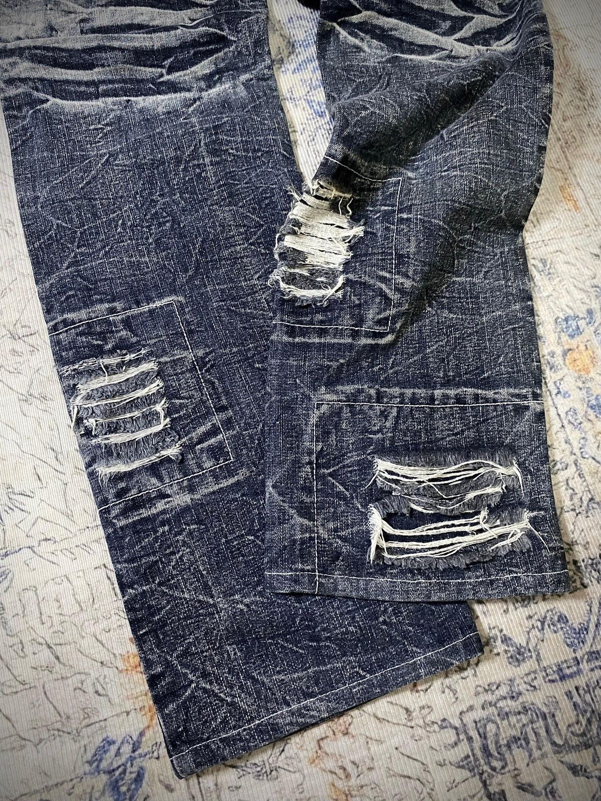 LOWBOX 2000s LOWBOX DISTRESSED JEANS DENIM Size US 31 - 4 Thumbnail