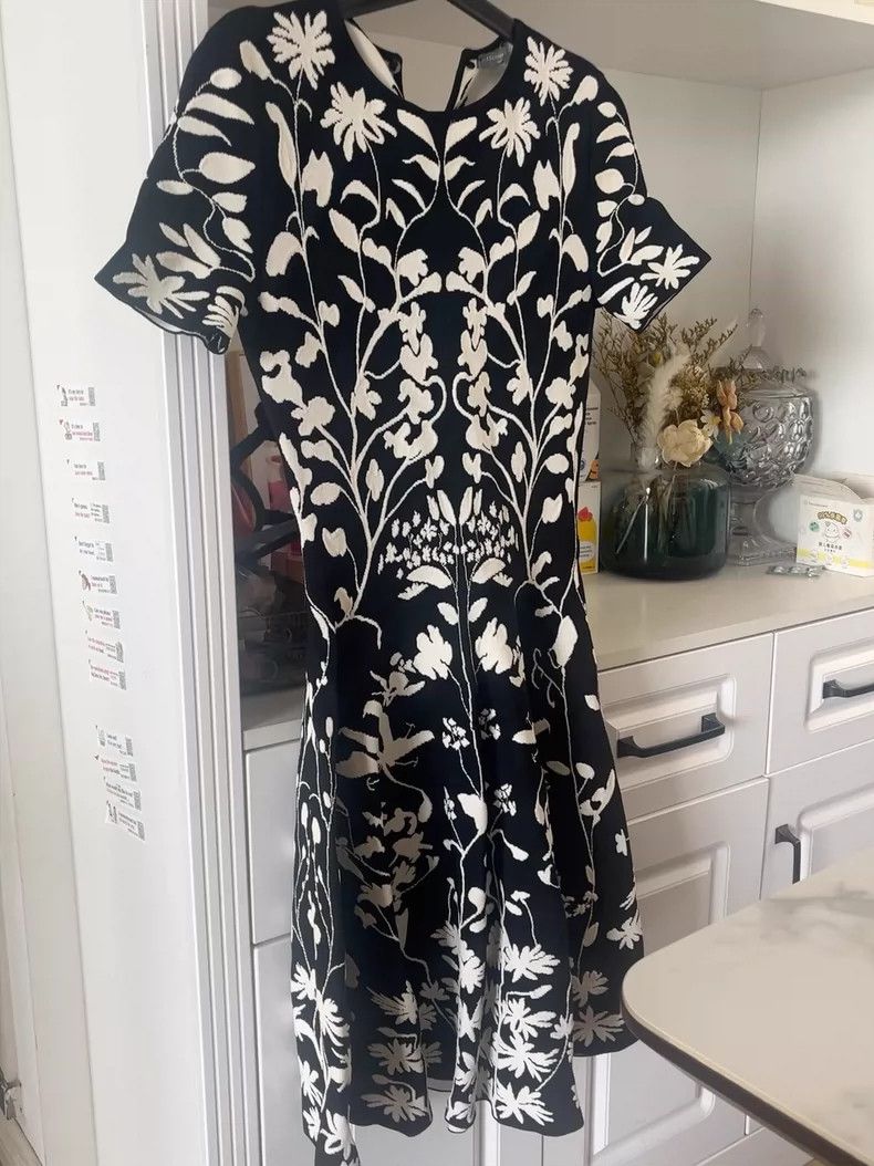 Alexander McQueen Alexander McQUEEN Dress 2505-Nextarrow Size M / US 6-8 / IT 42-44 - 1 Thumbnail