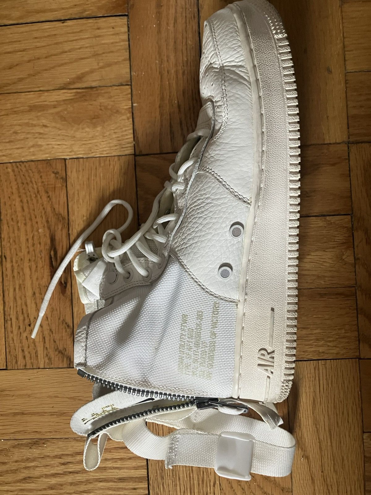 Nike Nike SF Air Force 1 Mid QS GS ‘Triple White’ Size US 8 / EU 41 - 1 Thumbnail