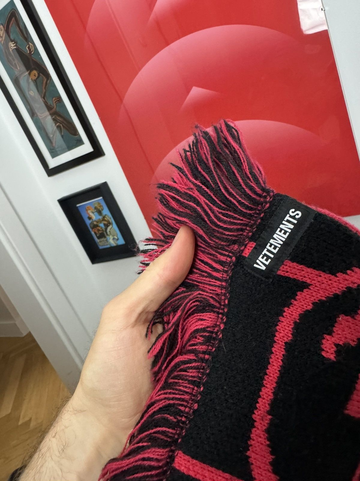Reebok × Vetements Vetements x Reebok AW17 Free Hugs Hooligan Scarf Red & Black Size ONE SIZE - 2 Thumbnail