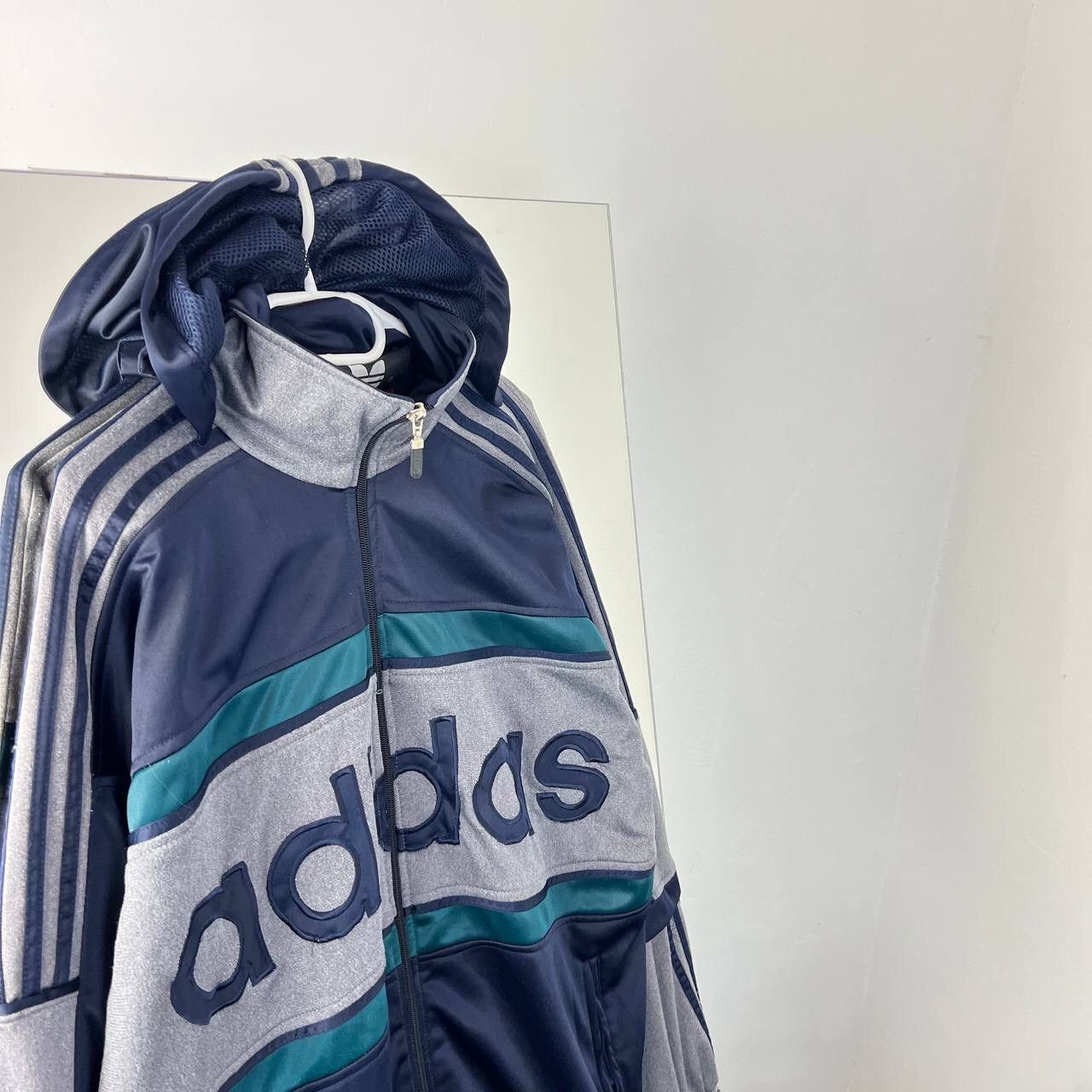 Adidas Adidas Vintage Light Jacket Big Logo Y2K Style Hooded Size US L / EU 52-54 / 3 - 3 Thumbnail