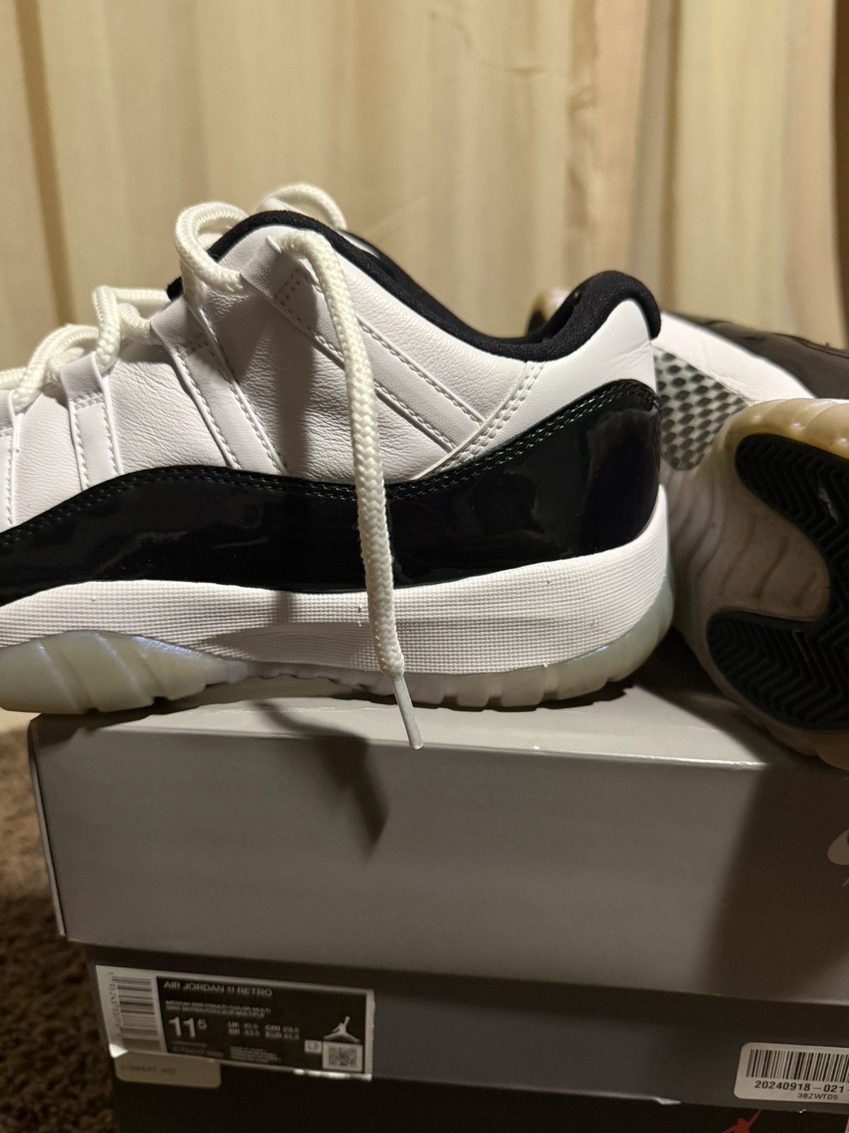Jordan Brand Jordan 11 low Emerald Green (Size 11.5) Size US 11.5 / EU 44-45 - 1 Thumbnail