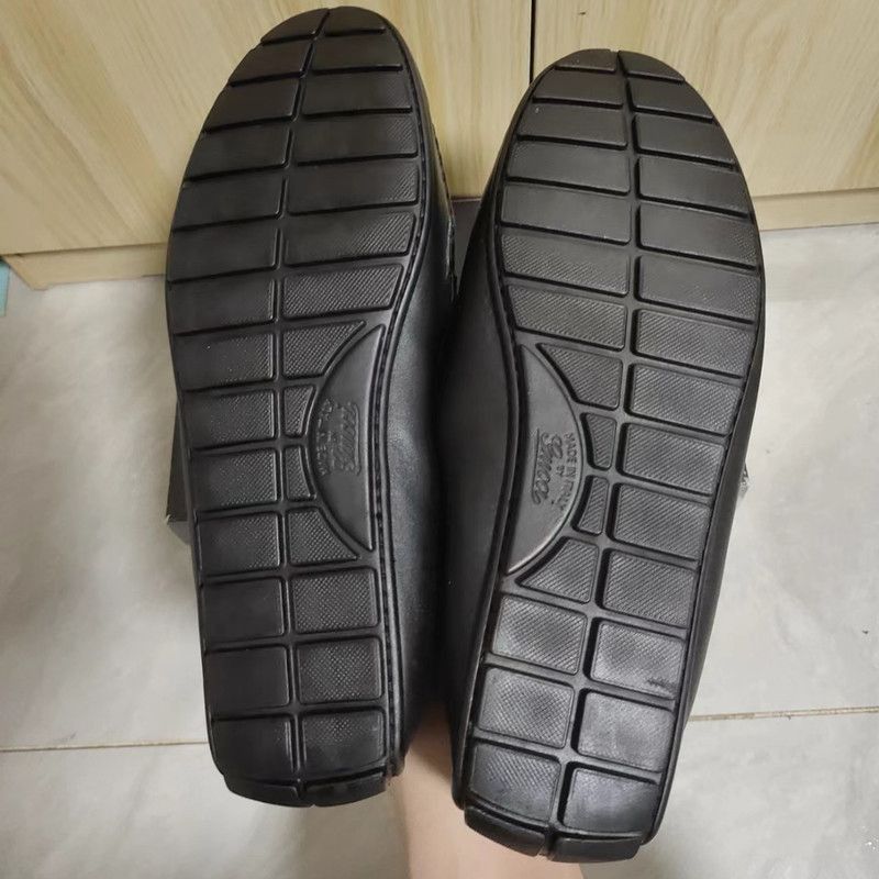 Gucci Gucci Men's Casual Embossed Leather Loafers - Size US 9.5 / EU 42-43 - 4 Thumbnail