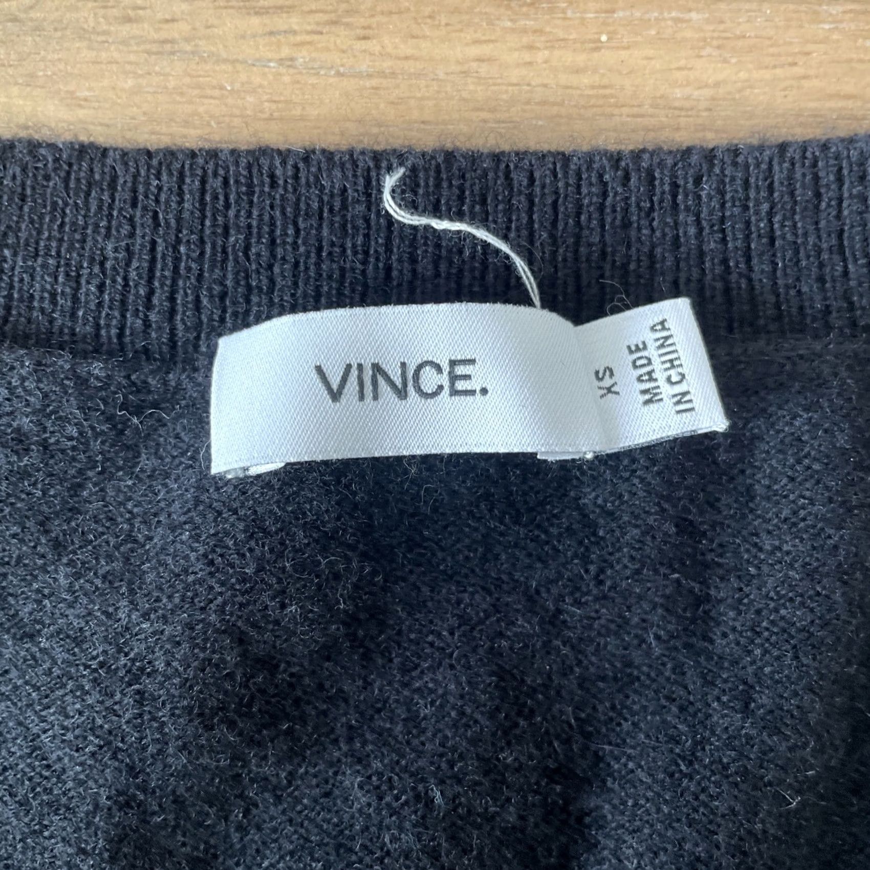 Vince Vince Cashmere V Neck Sweater Womens Size XS Black Pullover Silk Trim Sweatshirt Size XS / US 0-2 / IT 36-38 - 3 Thumbnail