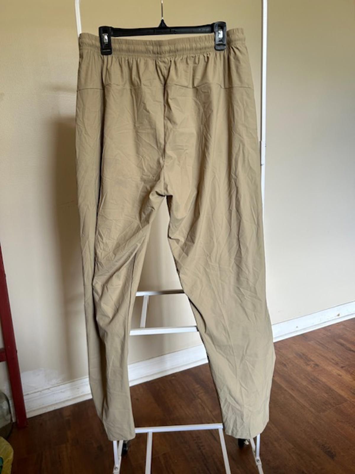 Unknown London Beige Stretch Activewear Pants with Zipper Pockets Size US 32 / EU 48 - 2 Thumbnail