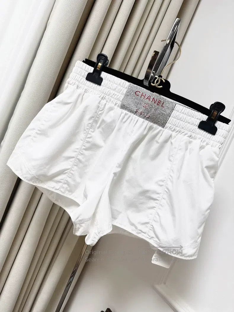 Other Chanel 23c white shorts full diamond logo waist seal diamo Size 24" / US 00 / IT 34 - 1 Thumbnail