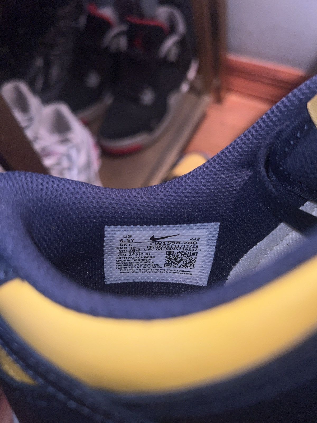 Nike Nike Michigan Dunks Size US 6.5 / EU 39-40 - 7 Thumbnail