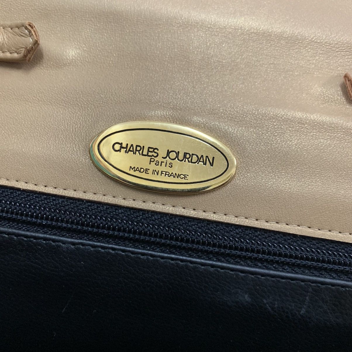 Charles Jourdan Charles Jourdan Leather Slingbag Size ONE SIZE - 8 Thumbnail